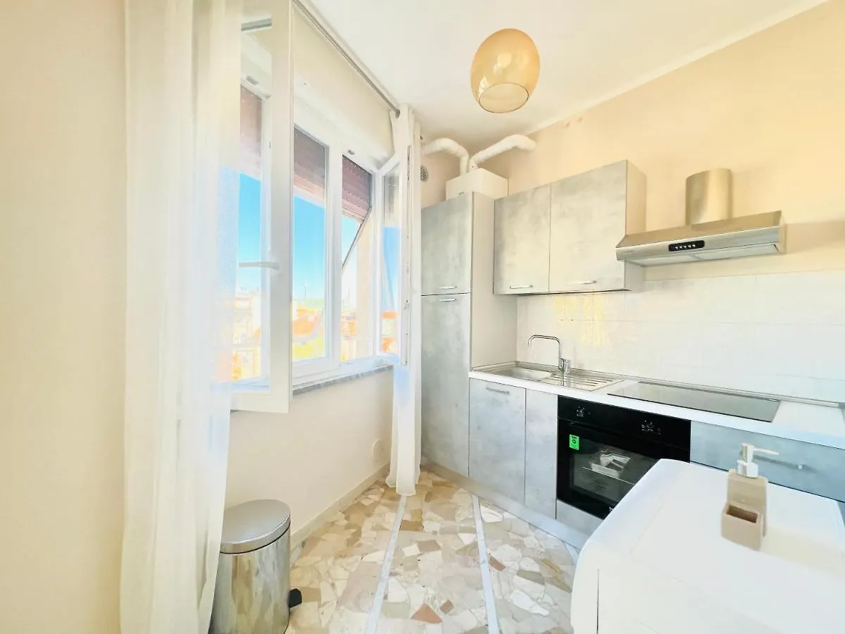 Suite Astraldi - A 2 Minuti Dall'Ariston Sanremo 0*,
