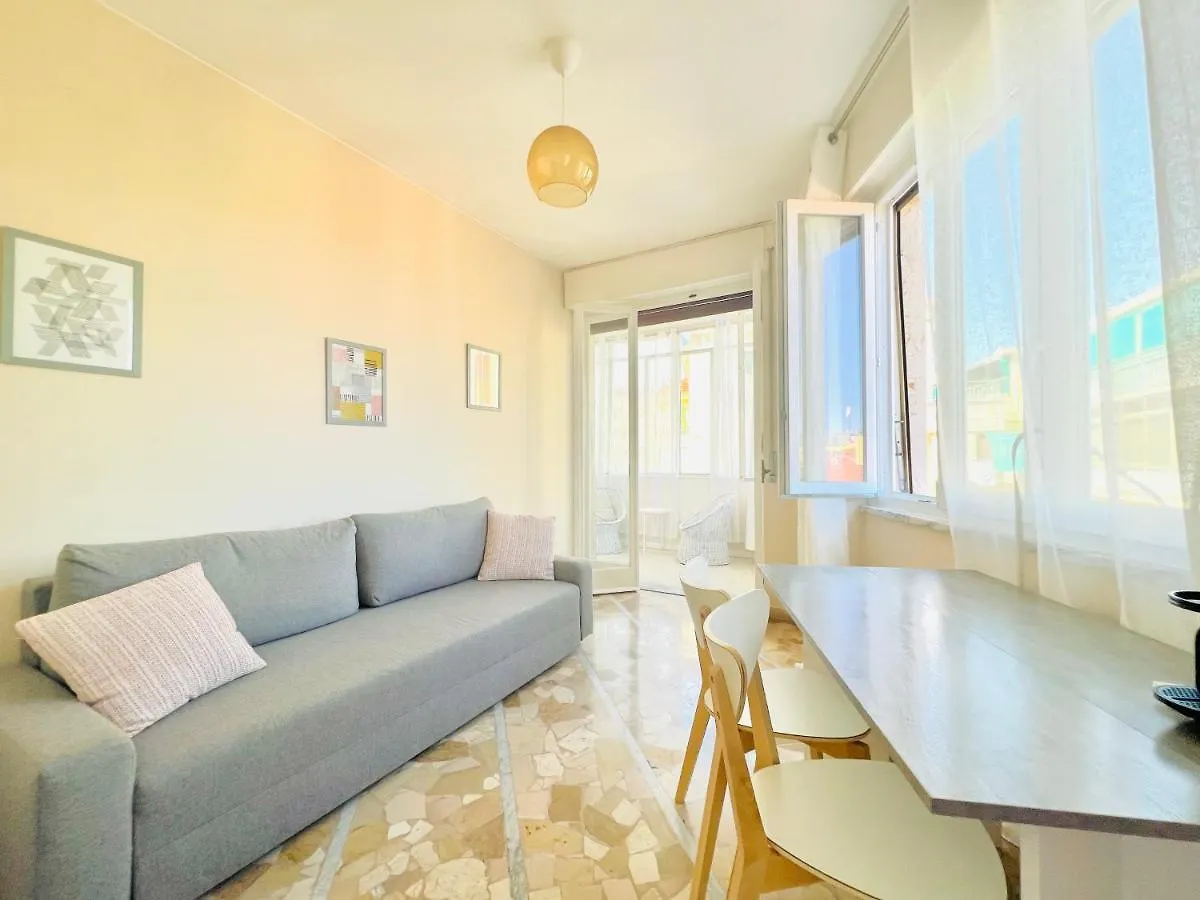 Suite Astraldi - A 2 Minuti Dall'Ariston Sanremo 0*,  Italy